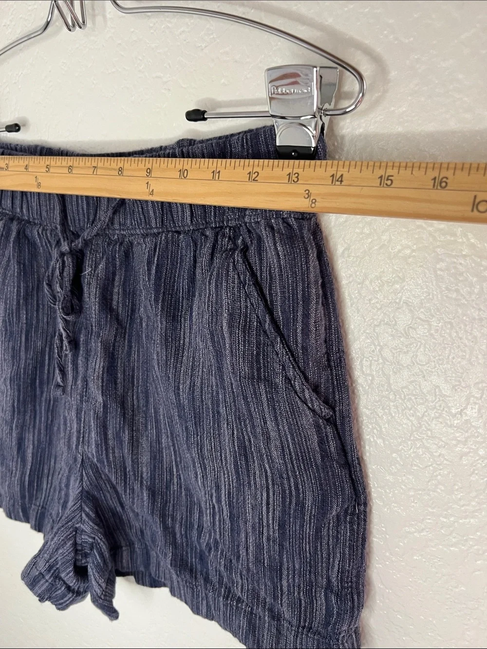 Time and tru linen blend Women’s Navy Blue Striped Drawstring Casual Shorts Xs
